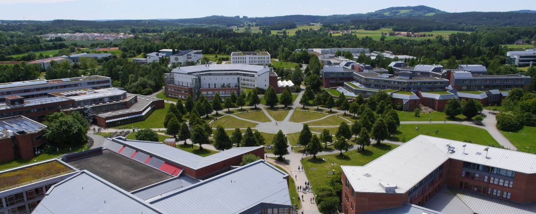 [campus of the University of Bayreuth, on the top right the building "Natural Sciences II"]