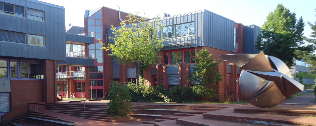 [inner courtyard of the building "Natural Sciences II" of the University of Bayreuth]